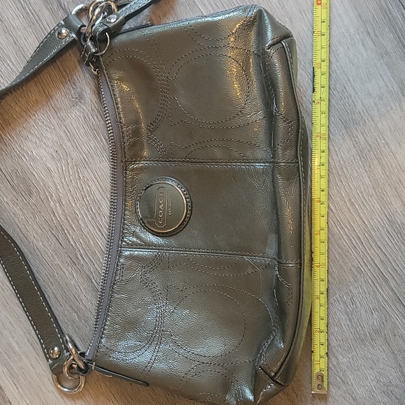 Coach Gray Shoulder Purse 👜👜 - Picture 10 of 11
